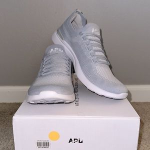 APL Women’s Tennis Shoe (Techloom Breeze size 8.5 / 39)